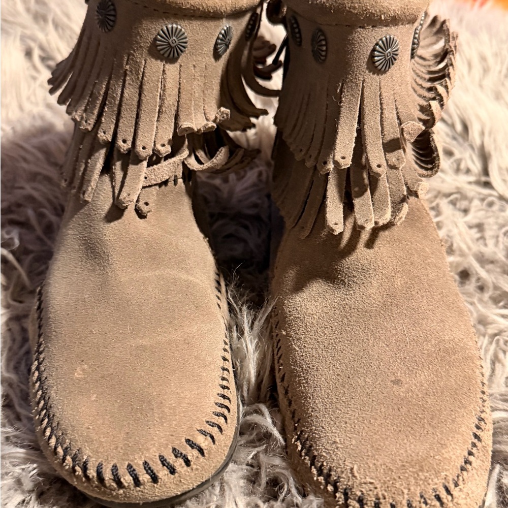 Minnetonka Fringe Suede Moccasin Boots - Tan